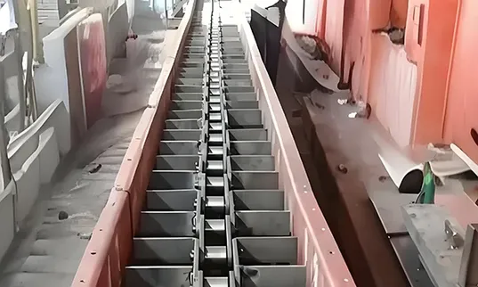 ناقل بالسلاسل الكاشطة